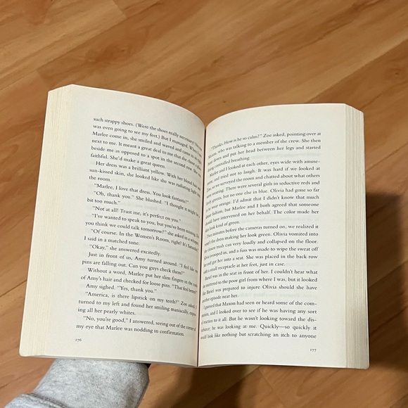 The Selection - Kiera Cass - Picture 4 of 4